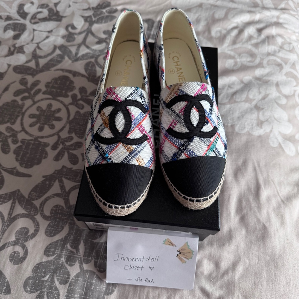 CHANEL Black Espadrilles Classic Elegance - Picture 10 of 11